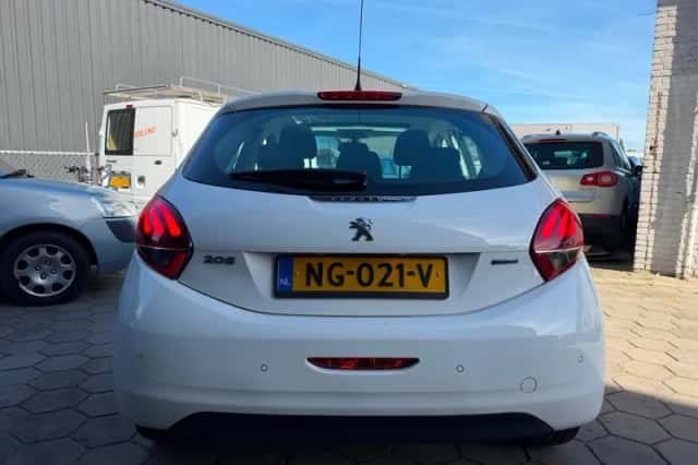 Peugeot 208 (2016) thumbnail 4