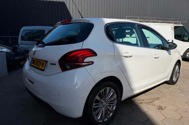 Peugeot 208 (2016) thumbnail 5