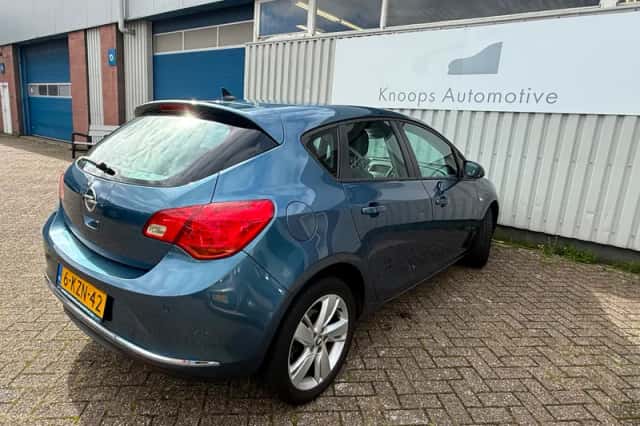 Opel Astra (2013) thumbnail 5