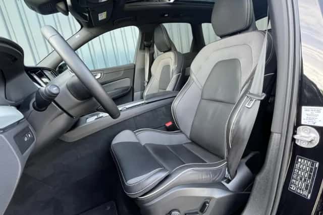Volvo XC60 (2024) thumbnail 4
