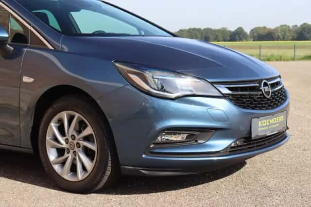 Opel Astra (2017) thumbnail 3