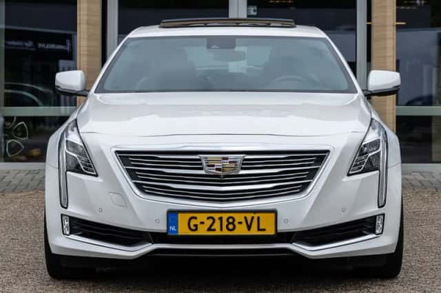 Cadillac CT6 (2016) thumbnail 4