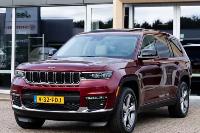 Jeep Grand Cherokee (2024) thumbnail 3