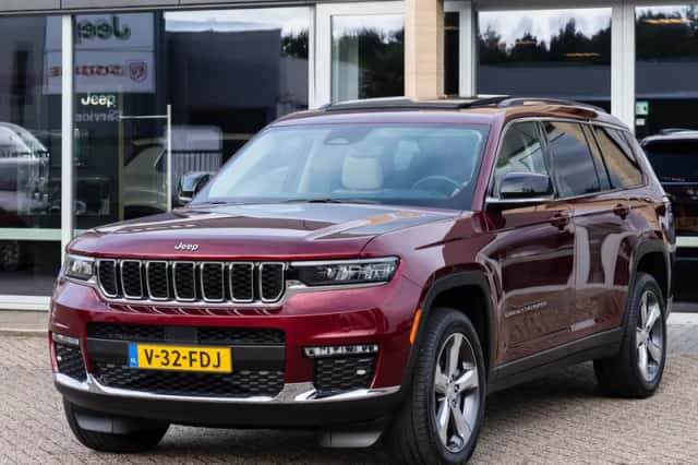 Jeep Grand Cherokee (2024) thumbnail 4