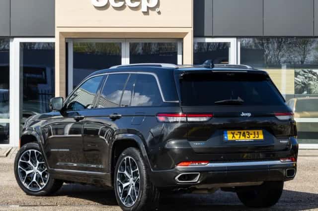 Jeep Grand Cherokee (2023) thumbnail 2