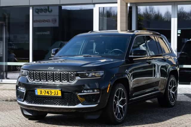 Jeep Grand Cherokee (2023) thumbnail 3