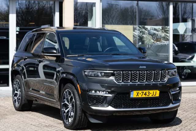 Jeep Grand Cherokee (2023) thumbnail 5