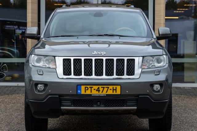 Jeep Grand Cherokee (2012) thumbnail 4