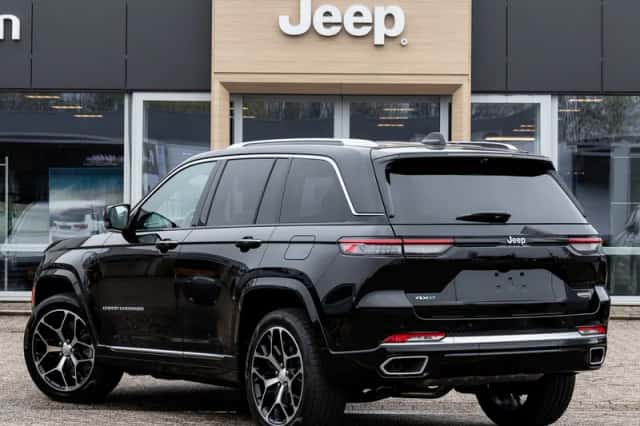 Jeep Grand Cherokee (2023) thumbnail 2