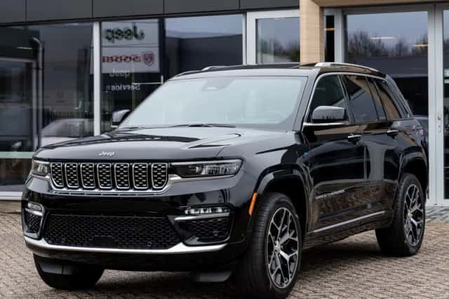Jeep Grand Cherokee (2023) thumbnail 3