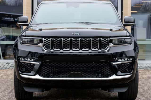 Jeep Grand Cherokee (2023) thumbnail 4