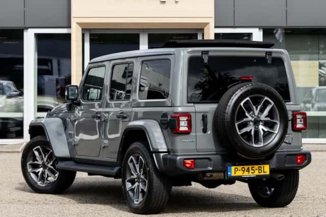 Jeep Wrangler (2022) thumbnail 2