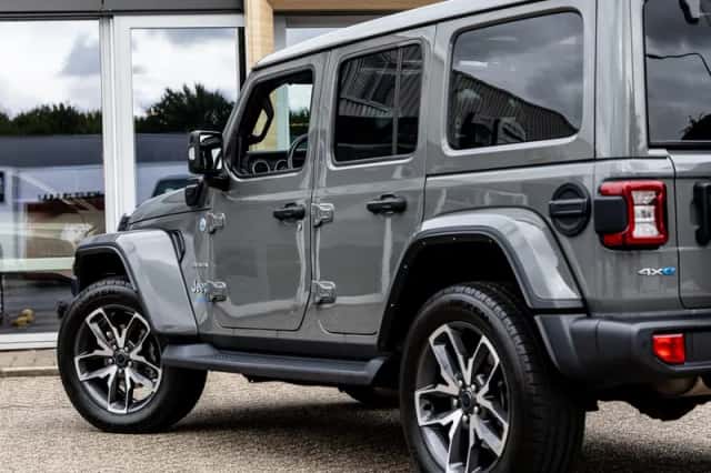 Jeep Wrangler (2022) thumbnail 3