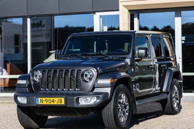 Jeep Wrangler (2021) thumbnail 3