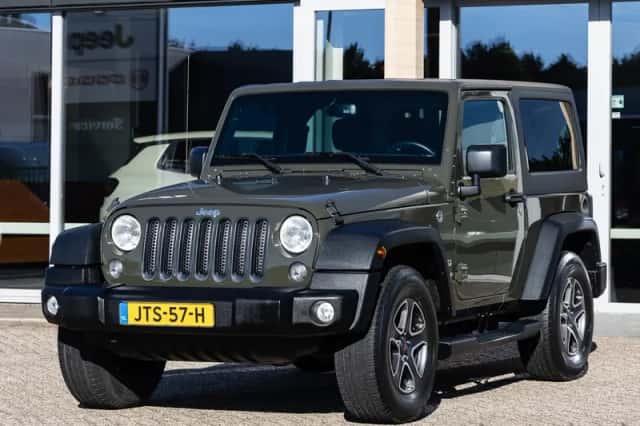 Jeep Wrangler (2016) thumbnail 3
