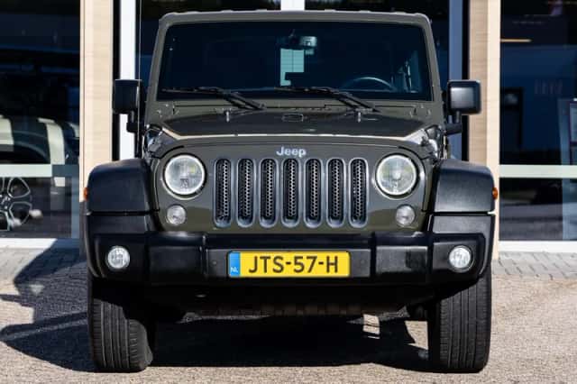 Jeep Wrangler (2016) thumbnail 4