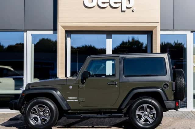 Jeep Wrangler (2016) thumbnail 6