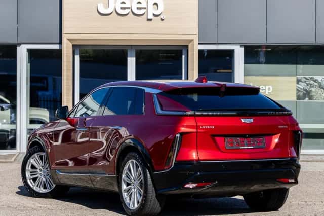 Cadillac Lyriq (2025) thumbnail 2