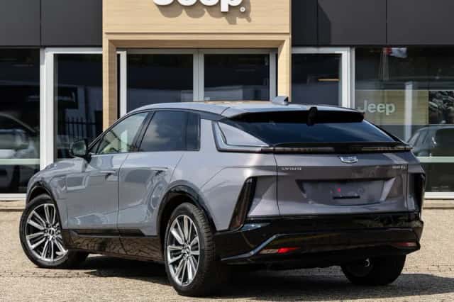 Cadillac Lyriq (2025) thumbnail 2