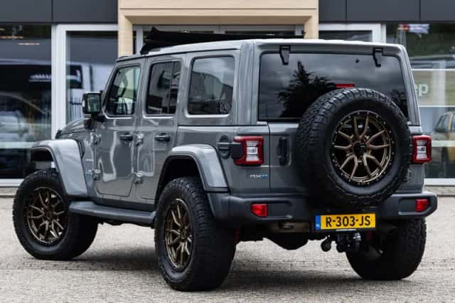 Jeep Wrangler (2021) thumbnail 2