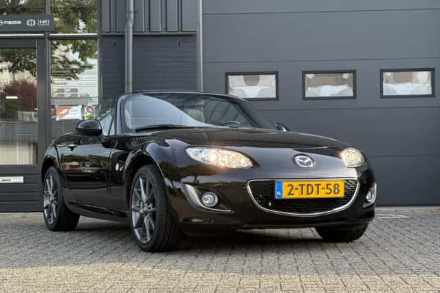 Mazda MX-5 (2013) thumbnail 2