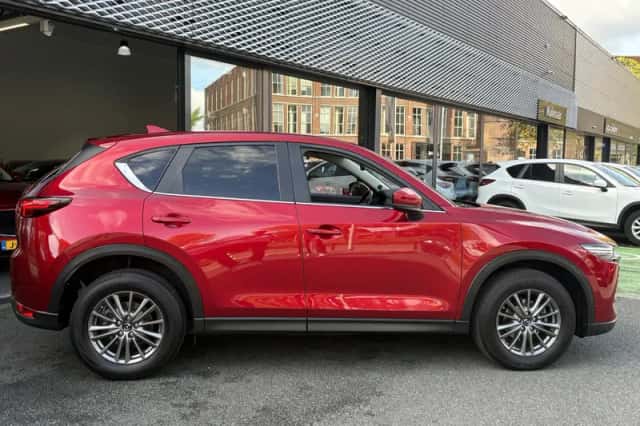 Mazda CX-5 (2018) thumbnail 2