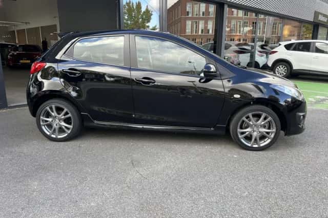 Mazda 2 (2009) thumbnail 2