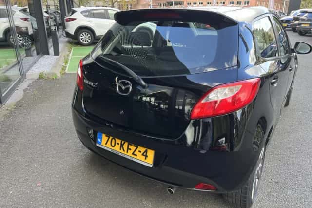 Mazda 2 (2009) thumbnail 3