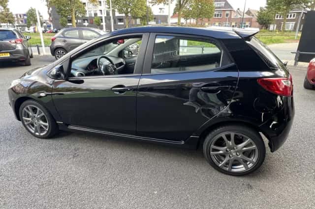 Mazda 2 (2009) thumbnail 5