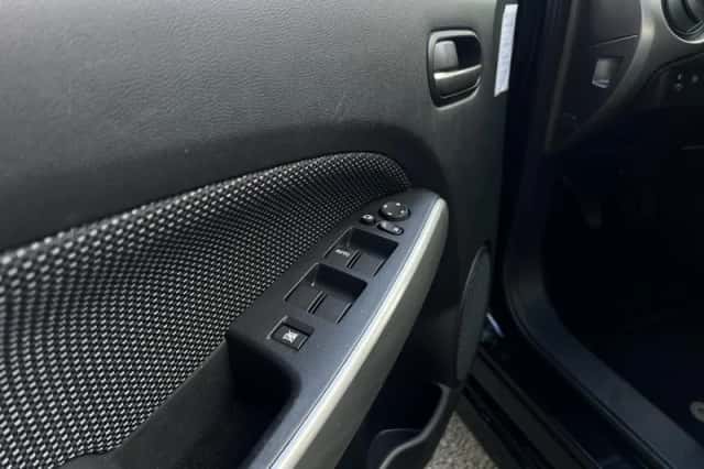 Mazda 2 (2009) thumbnail 6