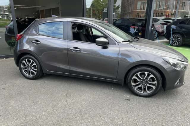 Mazda 2 (2018) thumbnail 2