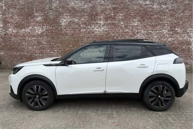 Peugeot 2008 (2021) thumbnail 6