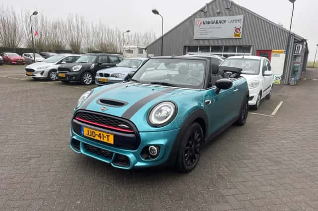 MINI Cabrio (2020) thumbnail 1