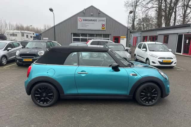 MINI Cabrio (2020) thumbnail 2
