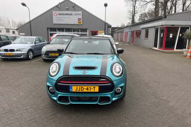 MINI Cabrio (2020) thumbnail 3