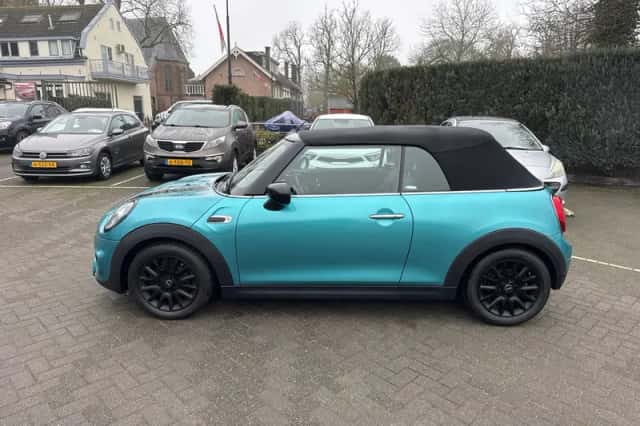 MINI Cabrio (2020) thumbnail 4