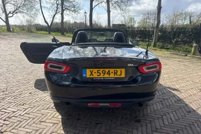 Fiat 124 Spider (2017) thumbnail 2