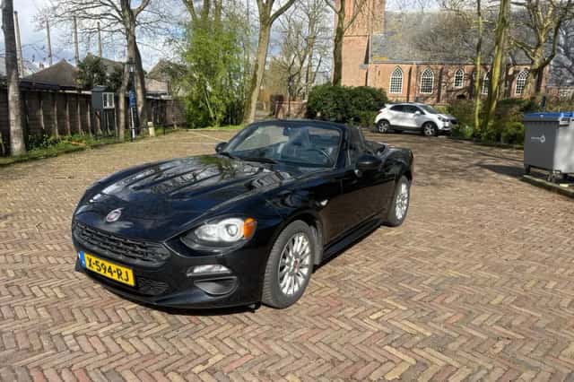 Fiat 124 Spider (2017) thumbnail 3