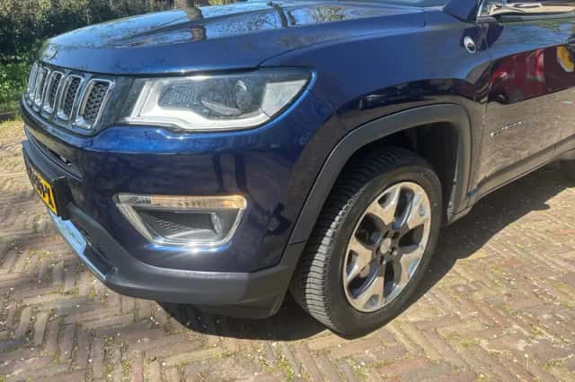 Jeep Compass (2019) thumbnail 3