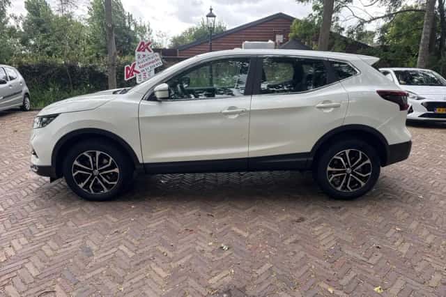 Nissan Qashqai (2021) thumbnail 5