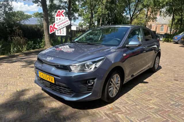 Kia Rio (2023) thumbnail 1