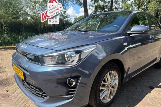 Kia Rio (2023) thumbnail 4