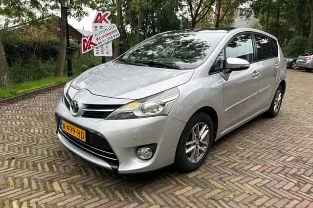 Toyota Verso (2016) thumbnail 1
