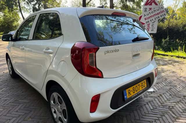 Kia Picanto (2022) thumbnail 2