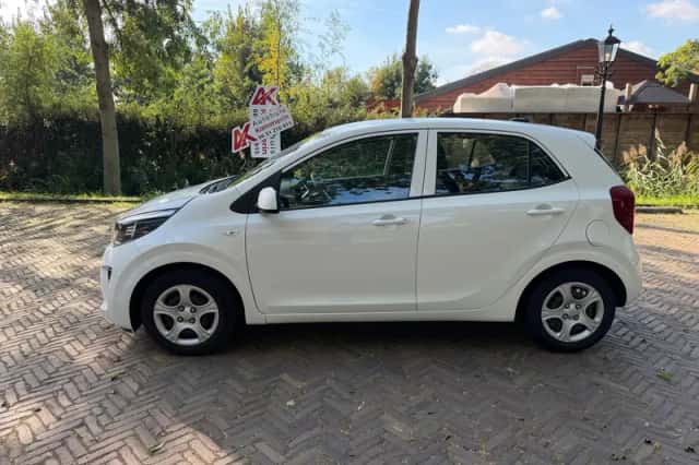 Kia Picanto (2022) thumbnail 5
