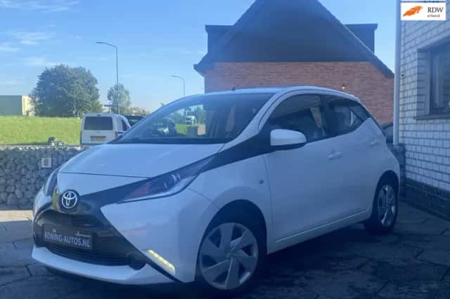 Toyota Aygo (2016) thumbnail 1