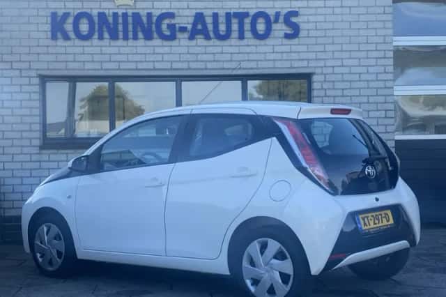 Toyota Aygo (2016) thumbnail 2