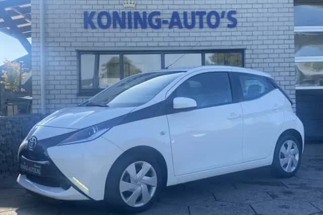 Toyota Aygo (2016) thumbnail 3