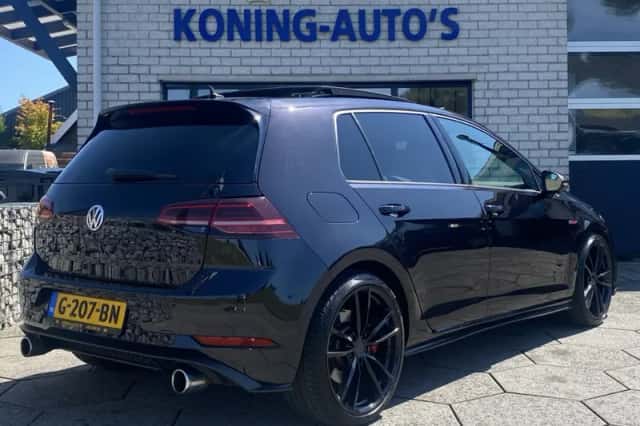 Volkswagen Golf (2018) thumbnail 2