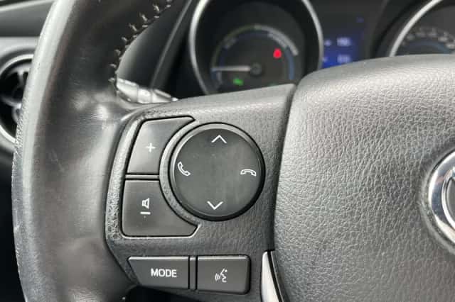 Toyota Auris (2016) thumbnail 5